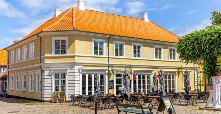 Hotel på torvet i Ærøskøbing til salg for 16,5 millioner